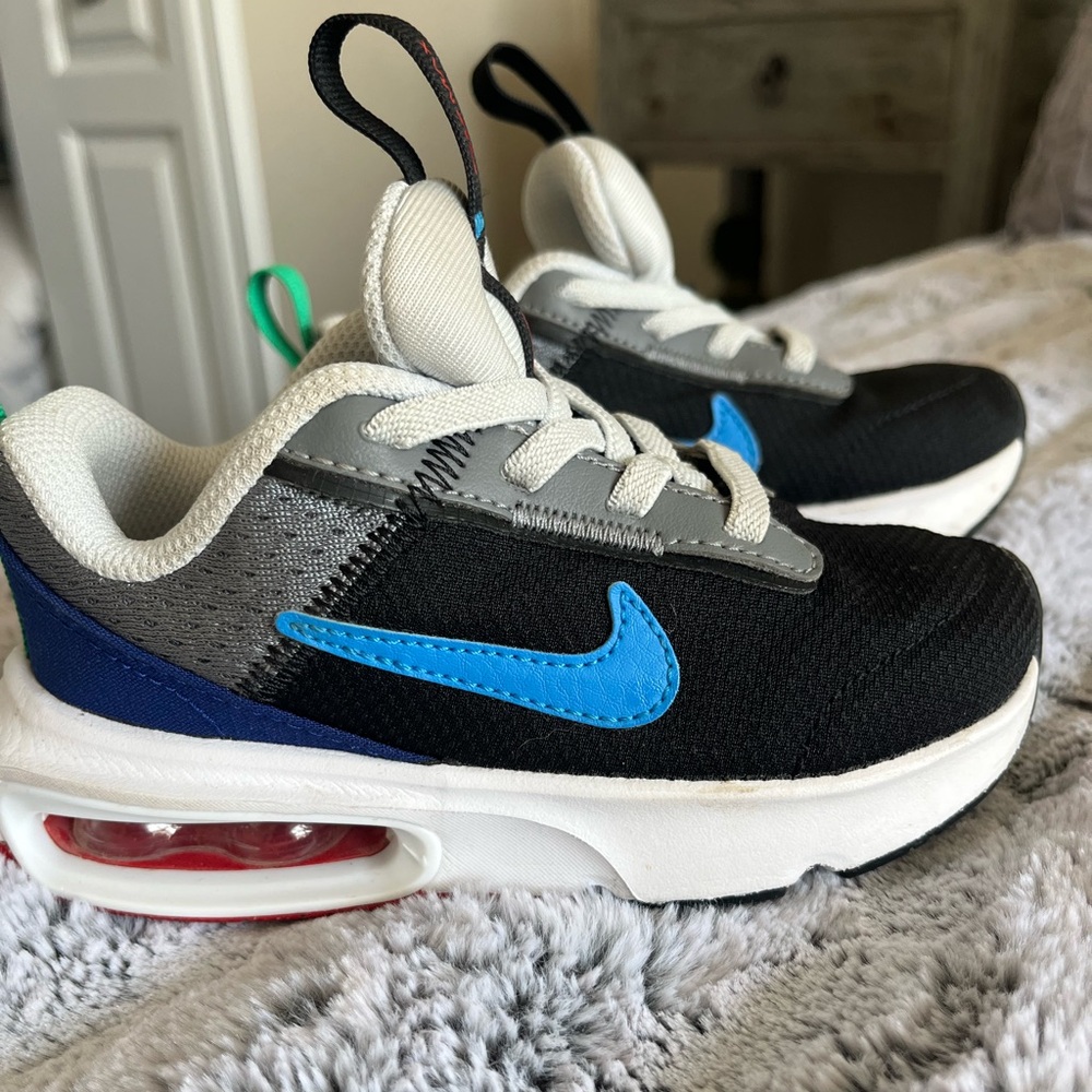 Nike Air Max Lil Kids Easy On Shoes Size 9C - Brand New